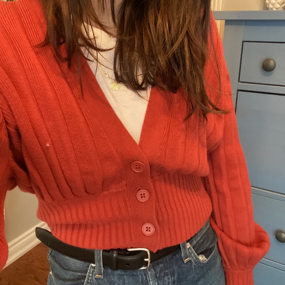 Red aritzia cropped sweater - Picture 4 of 6